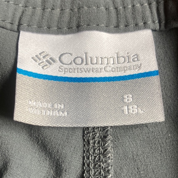 Woman’s size 8 Columbia Shorts - Picture 3 of 9